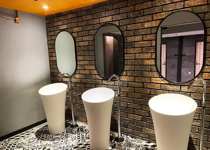 Cadillac Boutique 4*